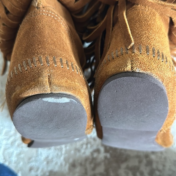 Minnetonka boots - Picture 8 of 9